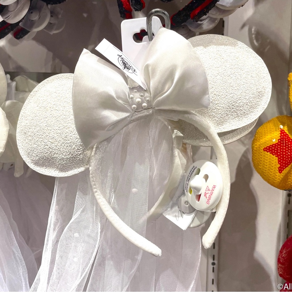 Disney White Minnie Mouse Ears with Veil